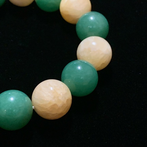 Natural Jade and Aventurine Gemstone Bracelet - Picture 3 of 4